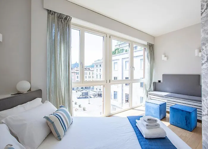 Lake, Center & Lakefront * Como